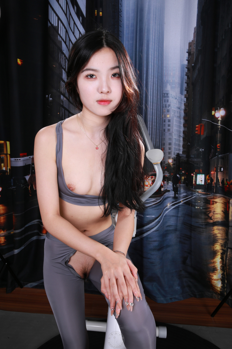 極品白嫩開檔瑜伽褲美妞