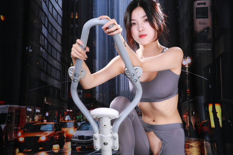 極品白嫩開檔瑜伽褲美妞