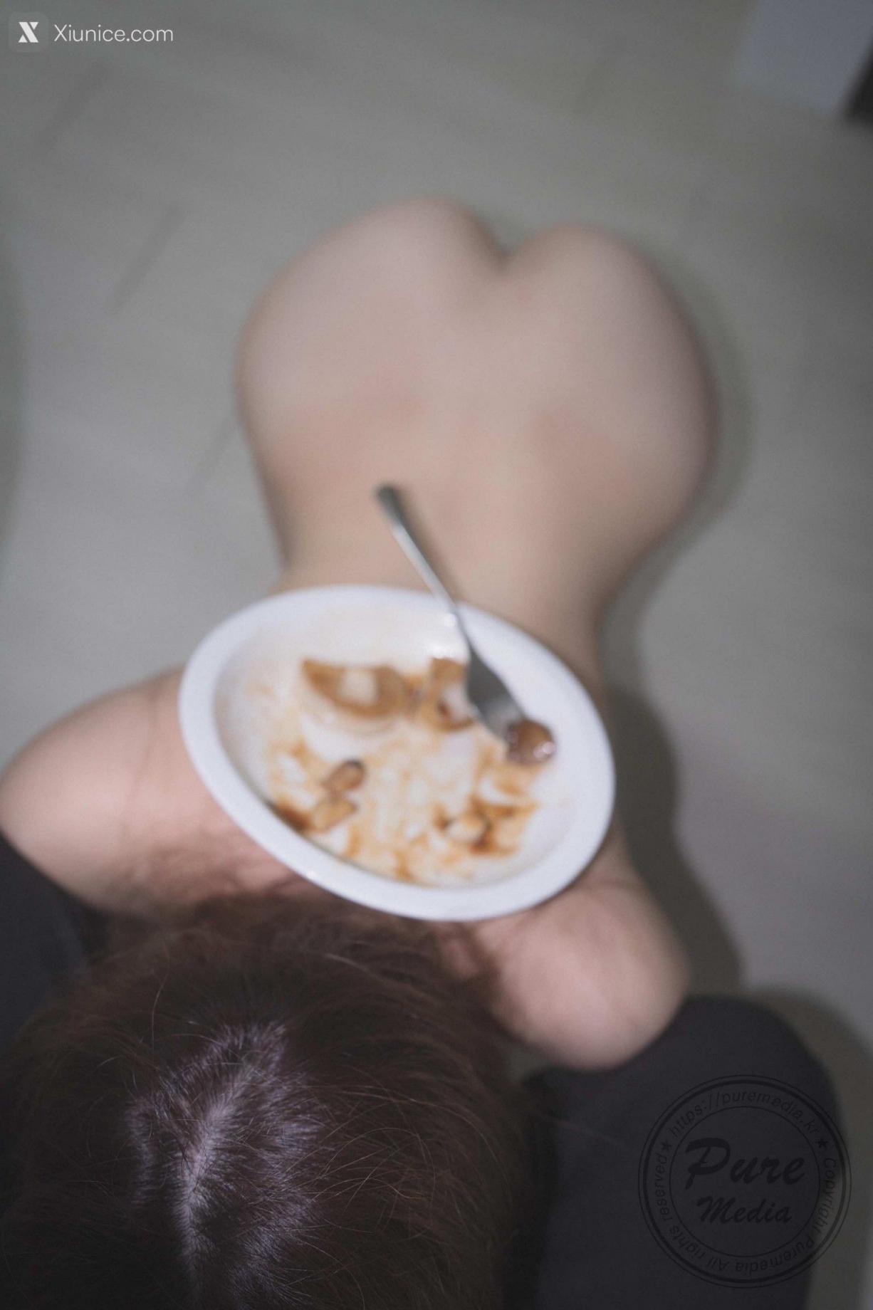 最近很火的含著內褲的女孩Yeha套圖