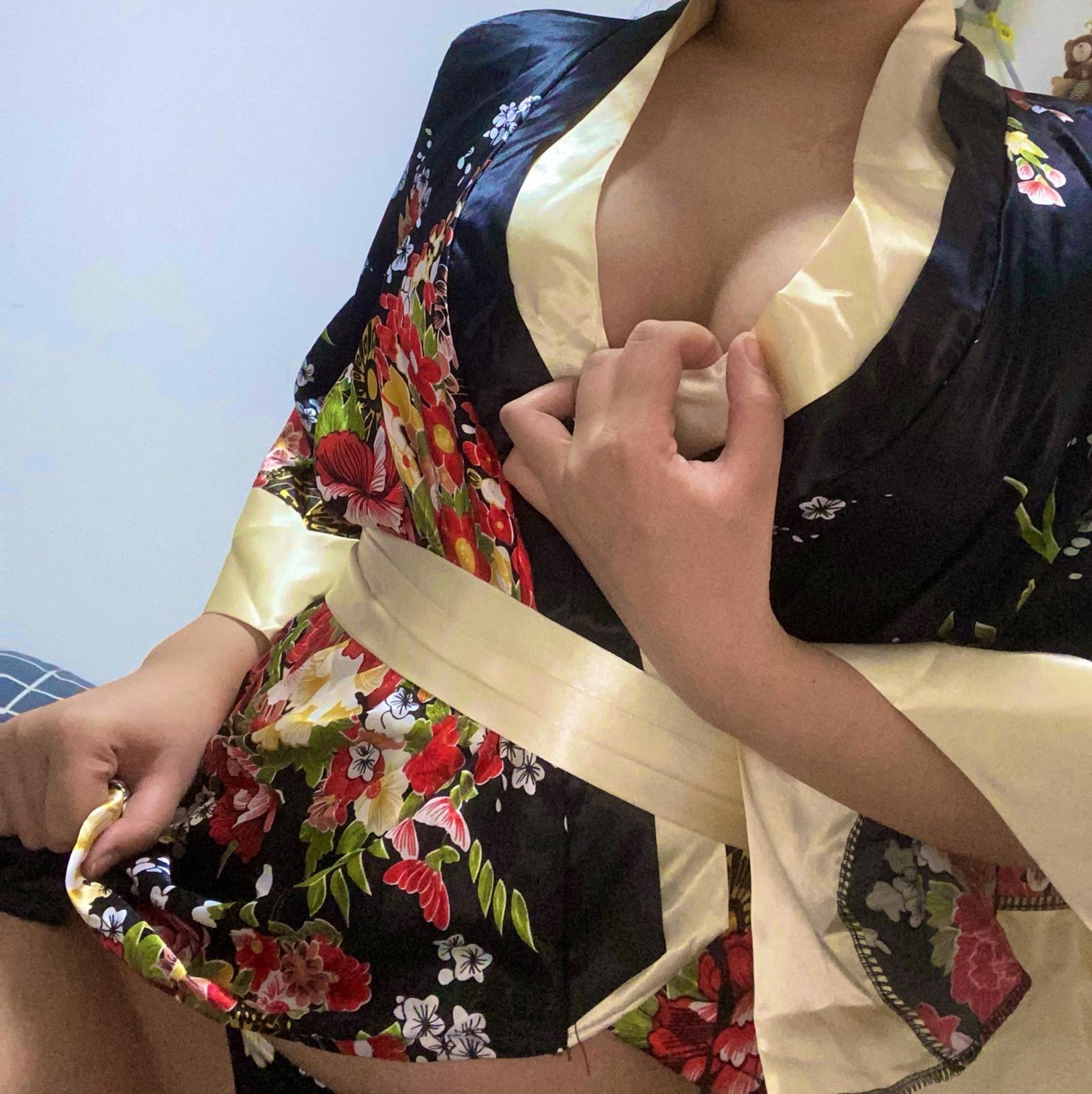 大奶騷母狗