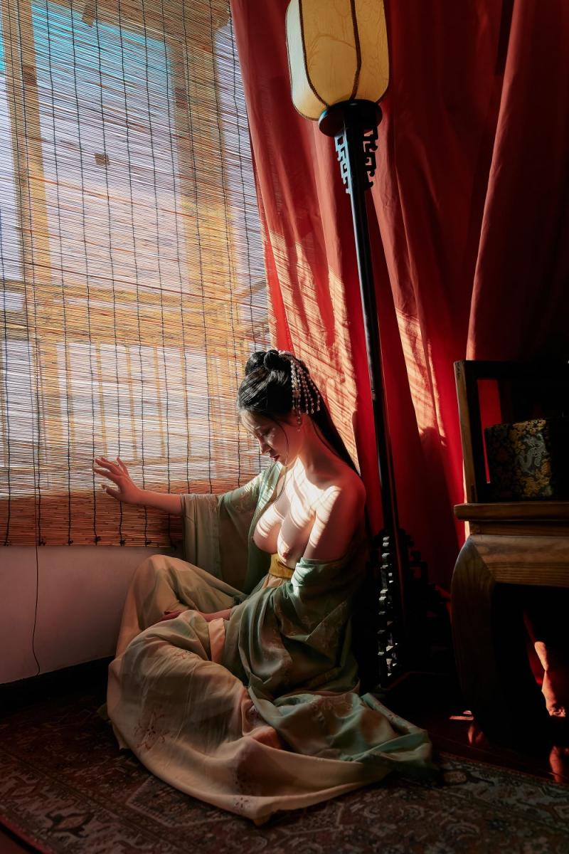 古裝妹子極品圓潤(rùn)的美乳