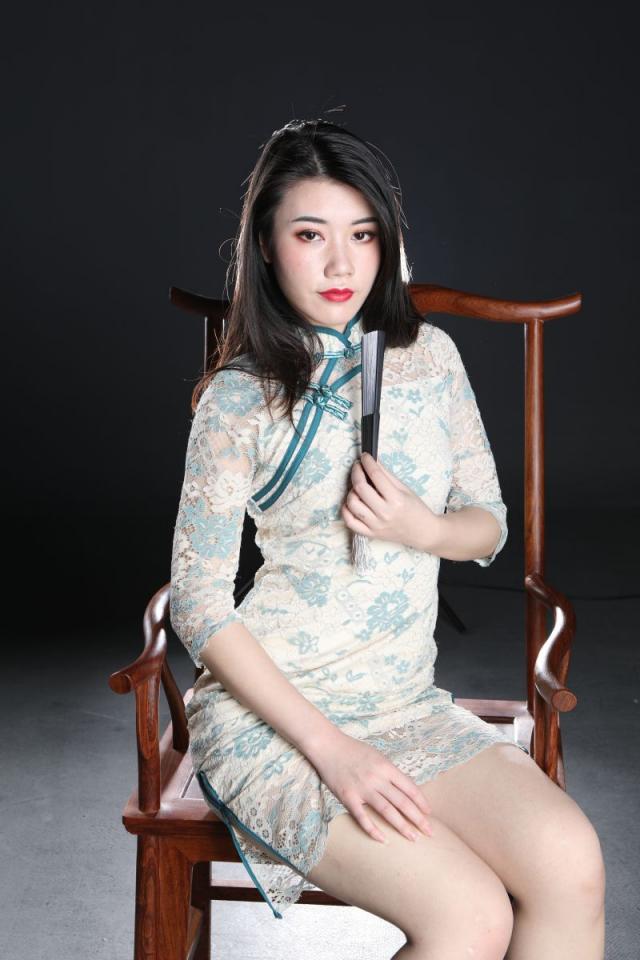 這旗袍妹子還真誘人呢