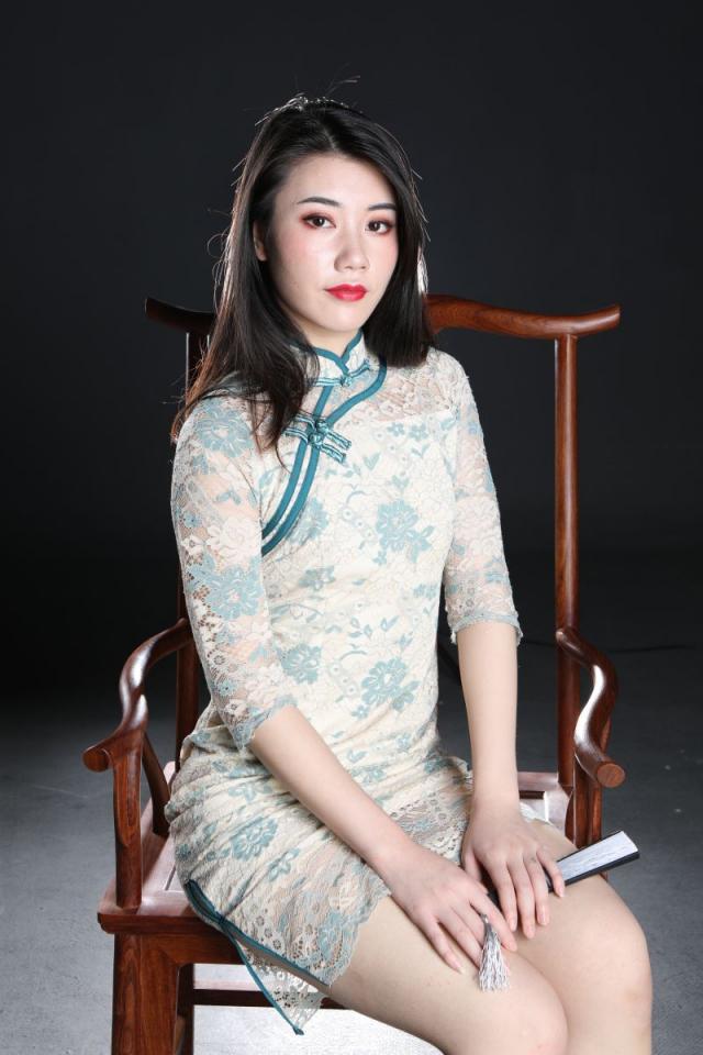 這旗袍妹子還真誘人呢