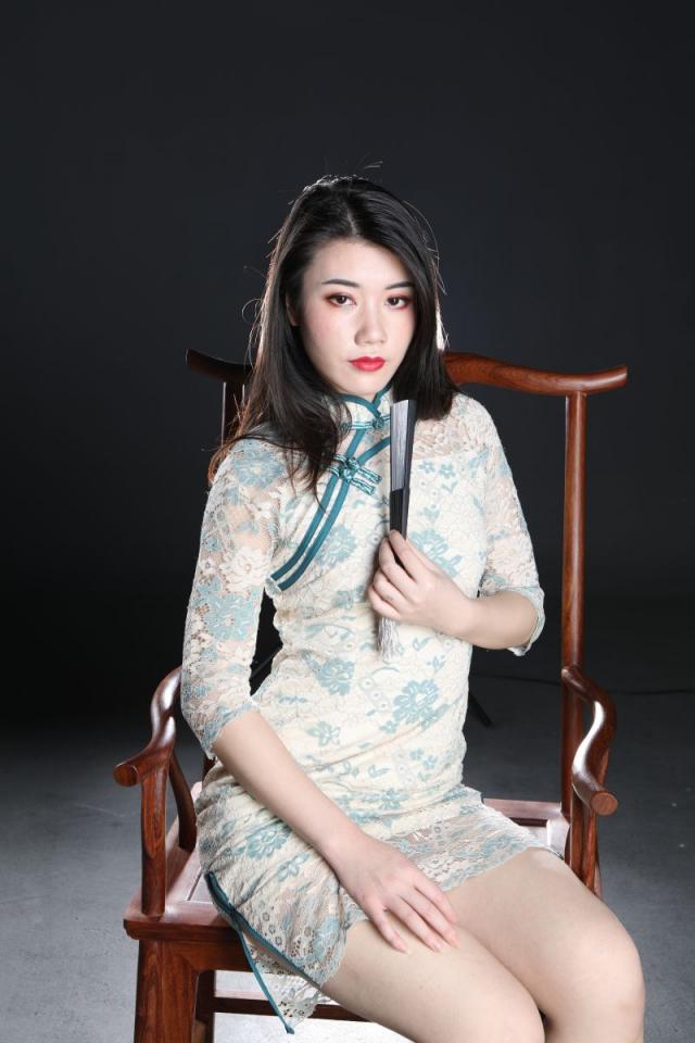 這旗袍妹子還真誘人呢