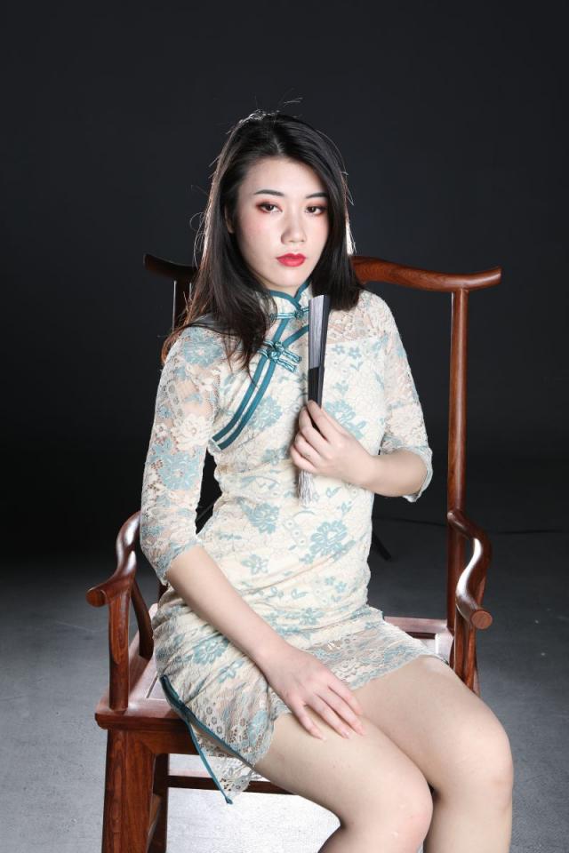 這旗袍妹子還真誘人呢
