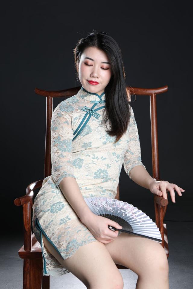 這旗袍妹子還真誘人呢