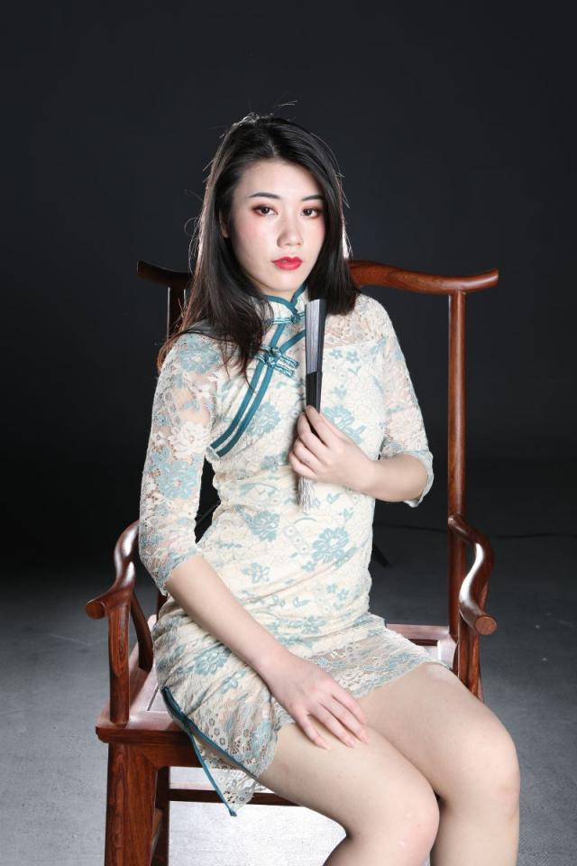 這旗袍妹子還真誘人呢