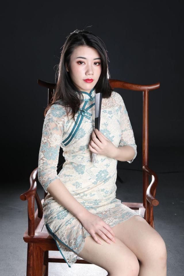 這旗袍妹子還真誘人呢