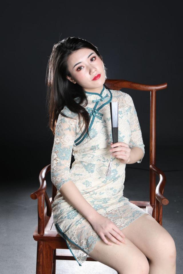 這旗袍妹子還真誘人呢
