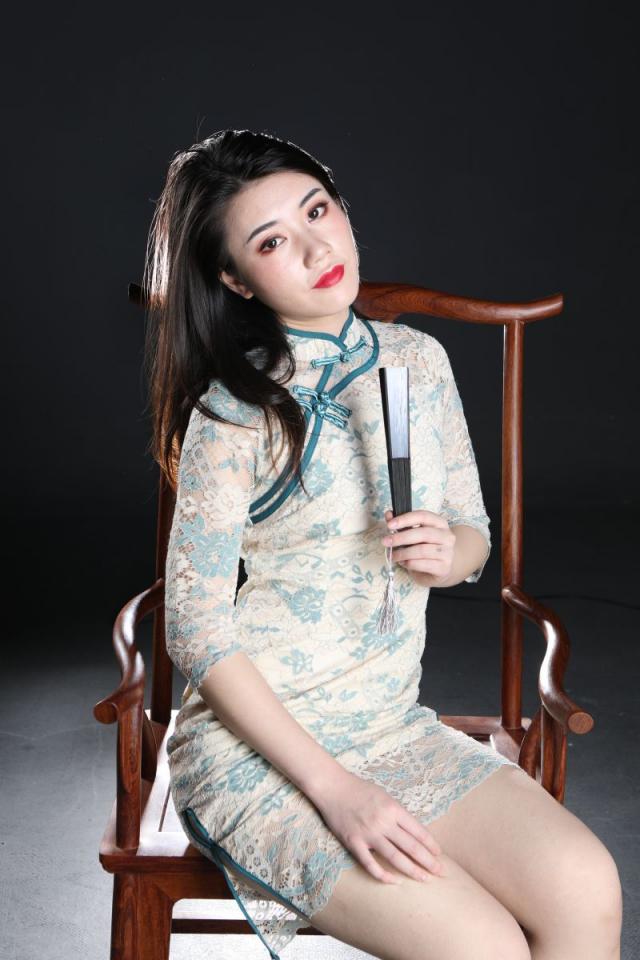 這旗袍妹子還真誘人呢