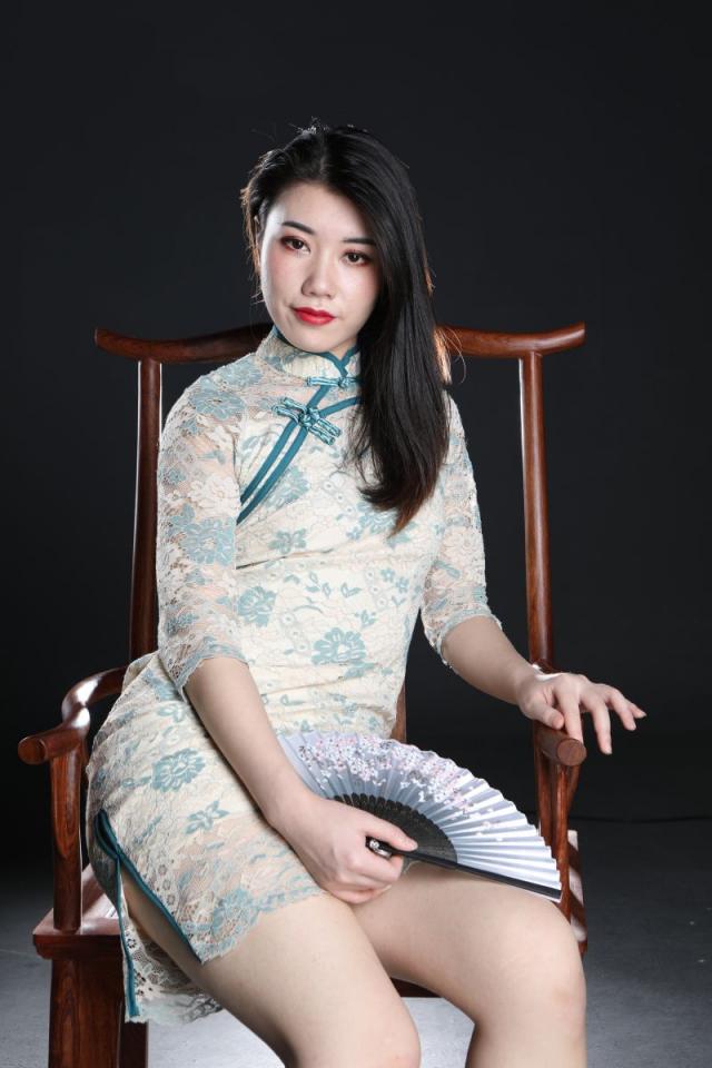 這旗袍妹子還真誘人呢
