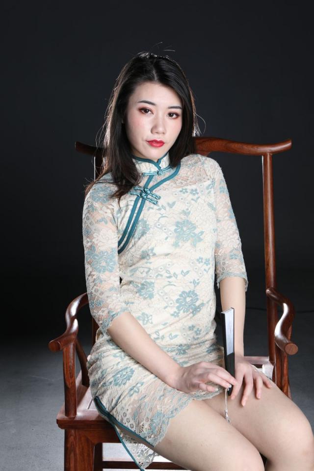 這旗袍妹子還真誘人呢