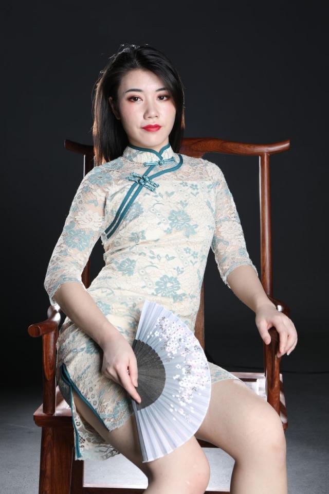 這旗袍妹子還真誘人呢