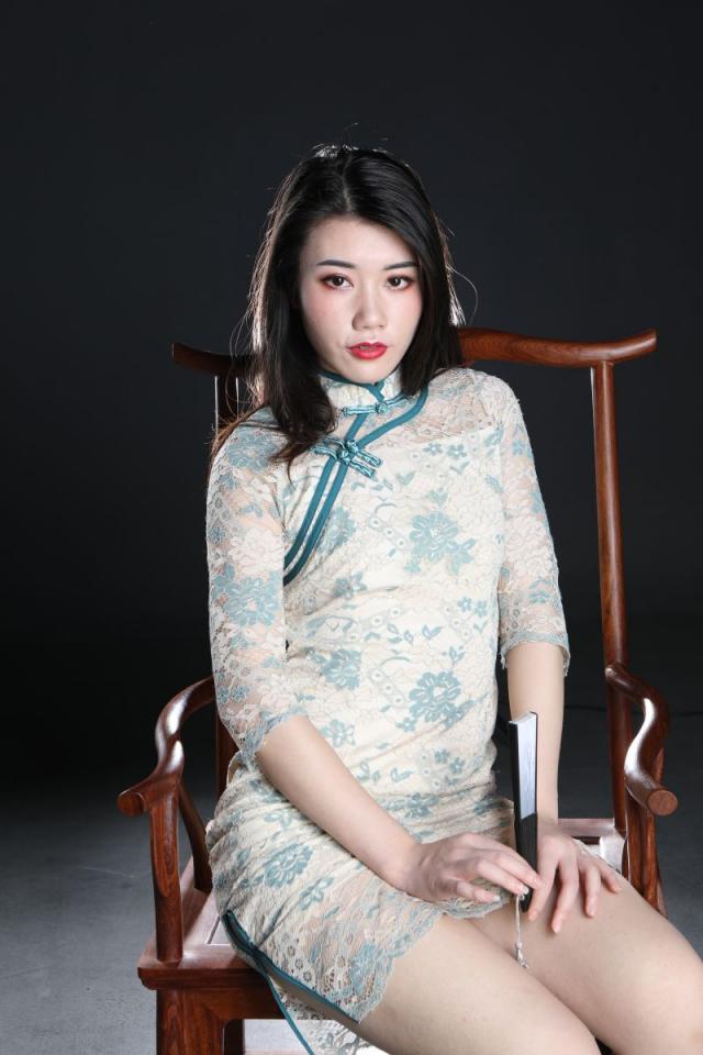 這旗袍妹子還真誘人呢