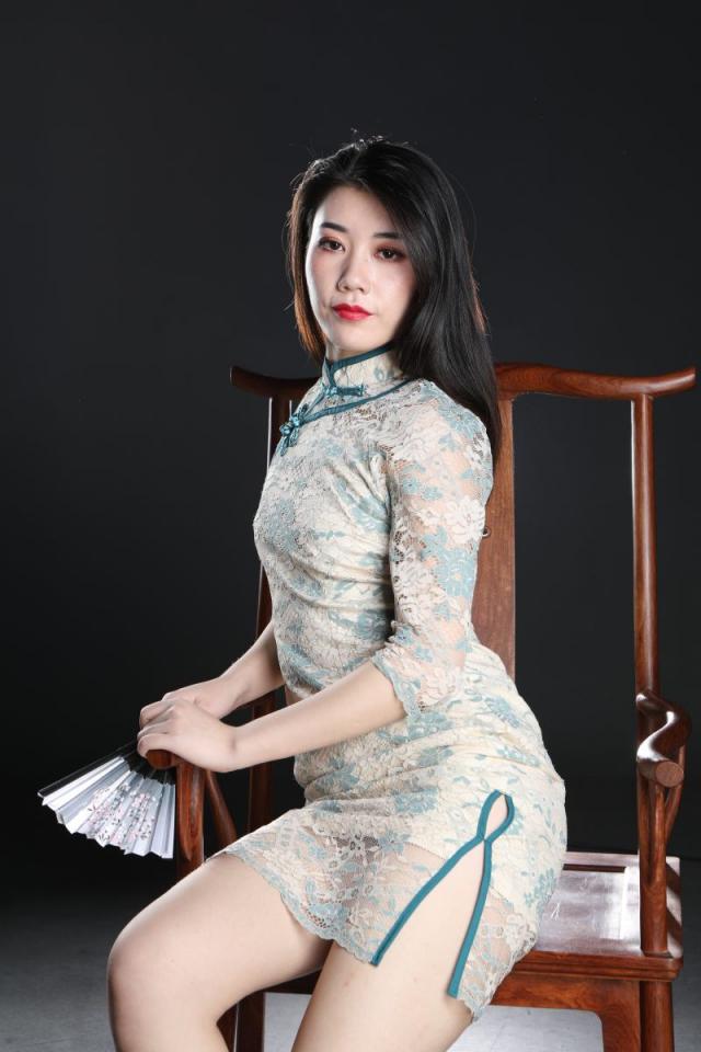 這旗袍妹子還真誘人呢