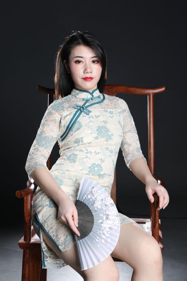 這旗袍妹子還真誘人呢