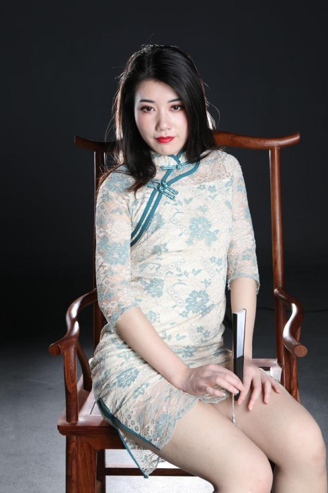 這旗袍妹子還真誘人呢