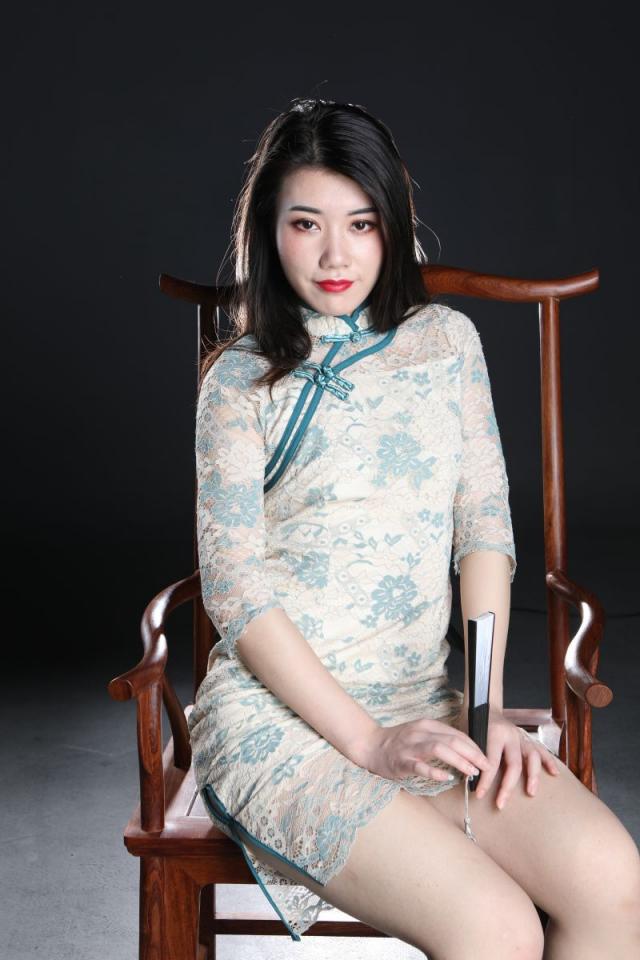 這旗袍妹子還真誘人呢