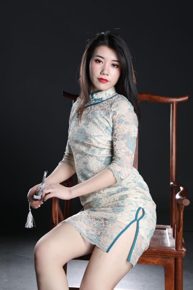 這旗袍妹子還真誘人呢