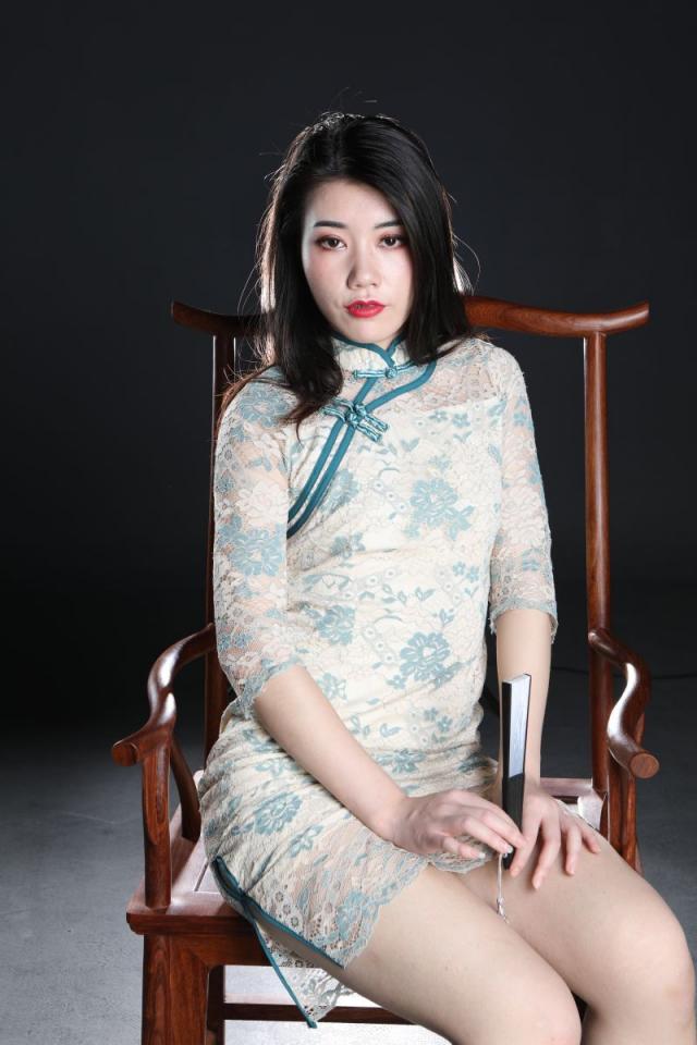 這旗袍妹子還真誘人呢