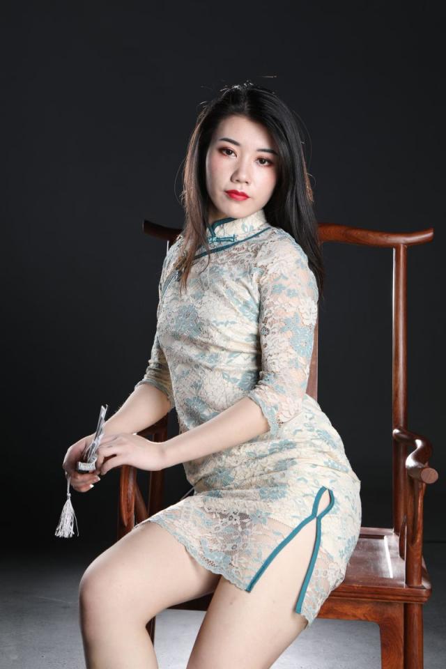 這旗袍妹子還真誘人呢