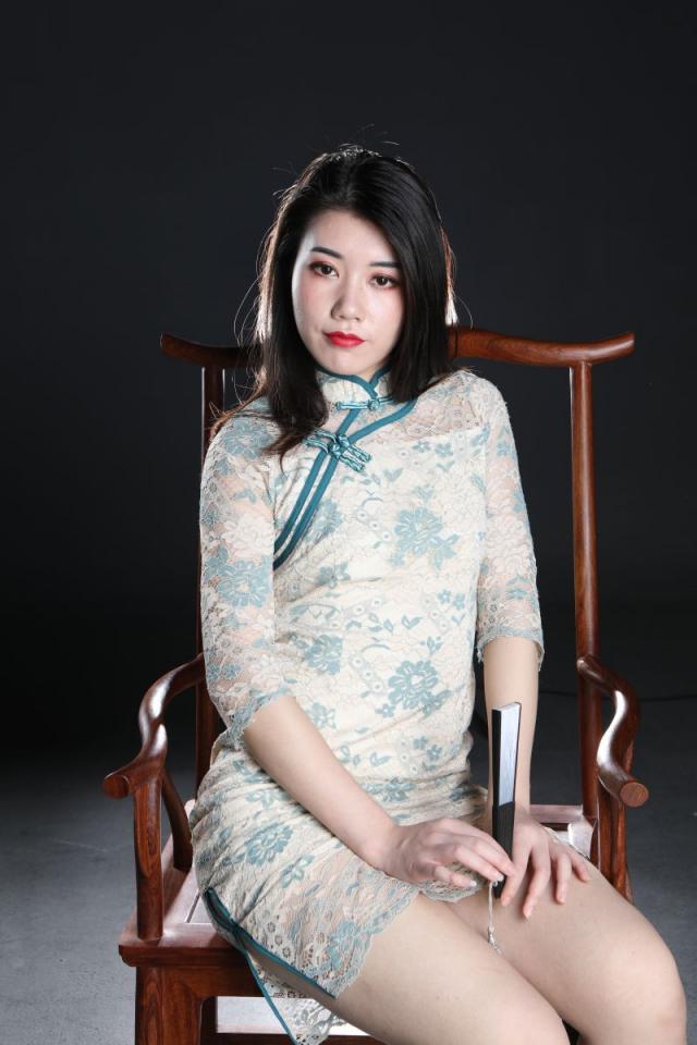 這旗袍妹子還真誘人呢