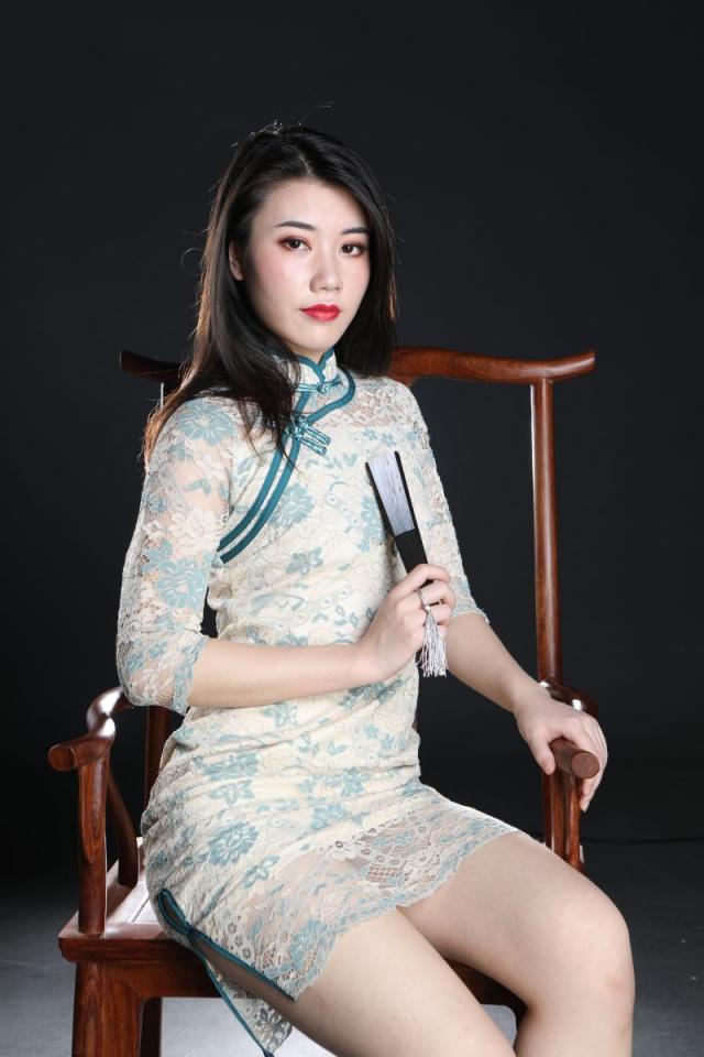這旗袍妹子還真誘人呢