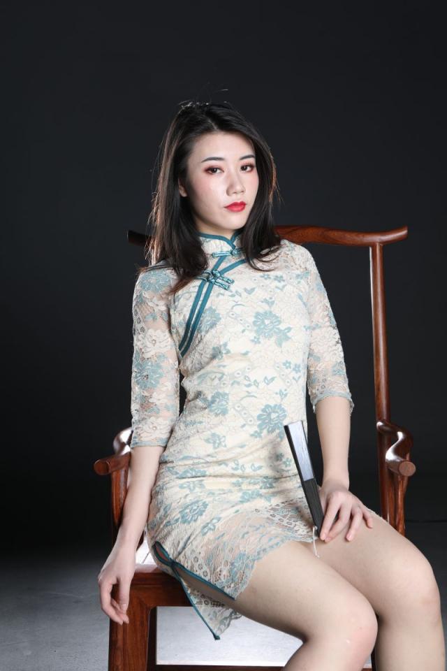 這旗袍妹子還真誘人呢