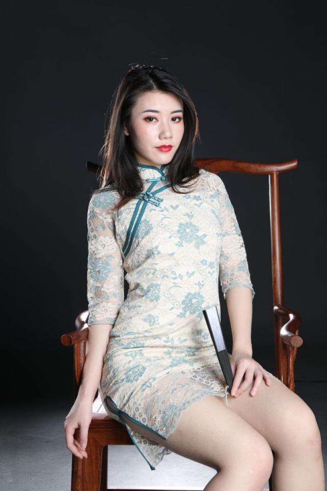 這旗袍妹子還真誘人呢
