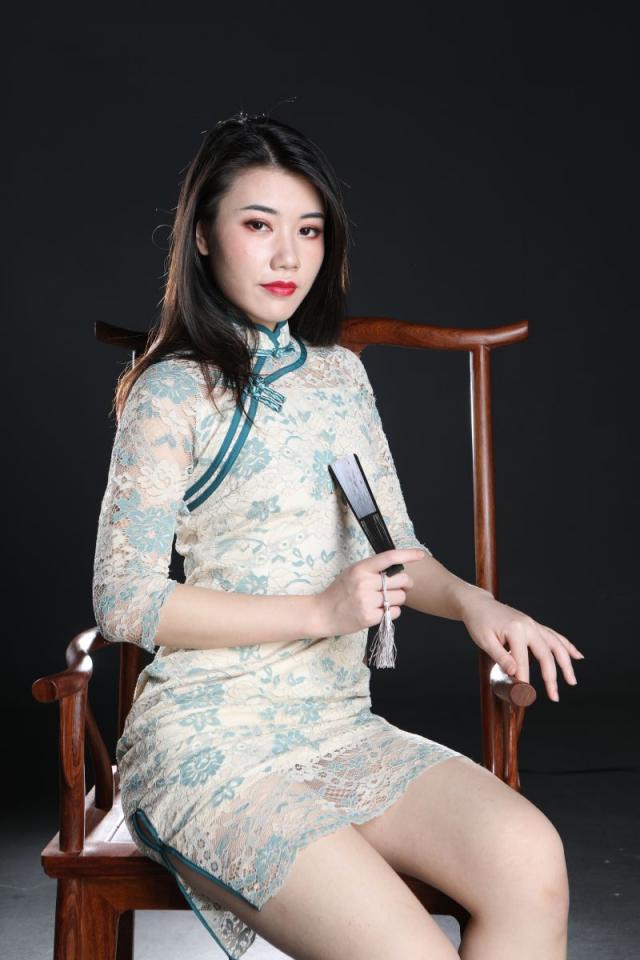 這旗袍妹子還真誘人呢