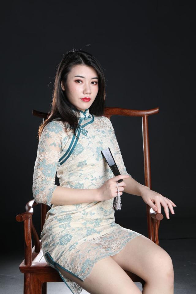 這旗袍妹子還真誘人呢
