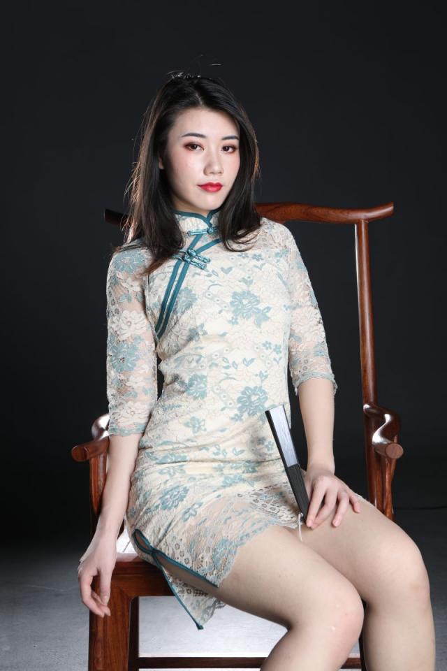 這旗袍妹子還真誘人呢