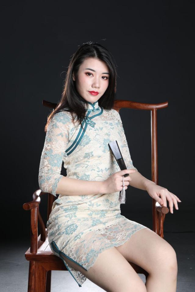 這旗袍妹子還真誘人呢