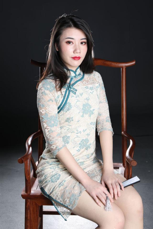 這旗袍妹子還真誘人呢