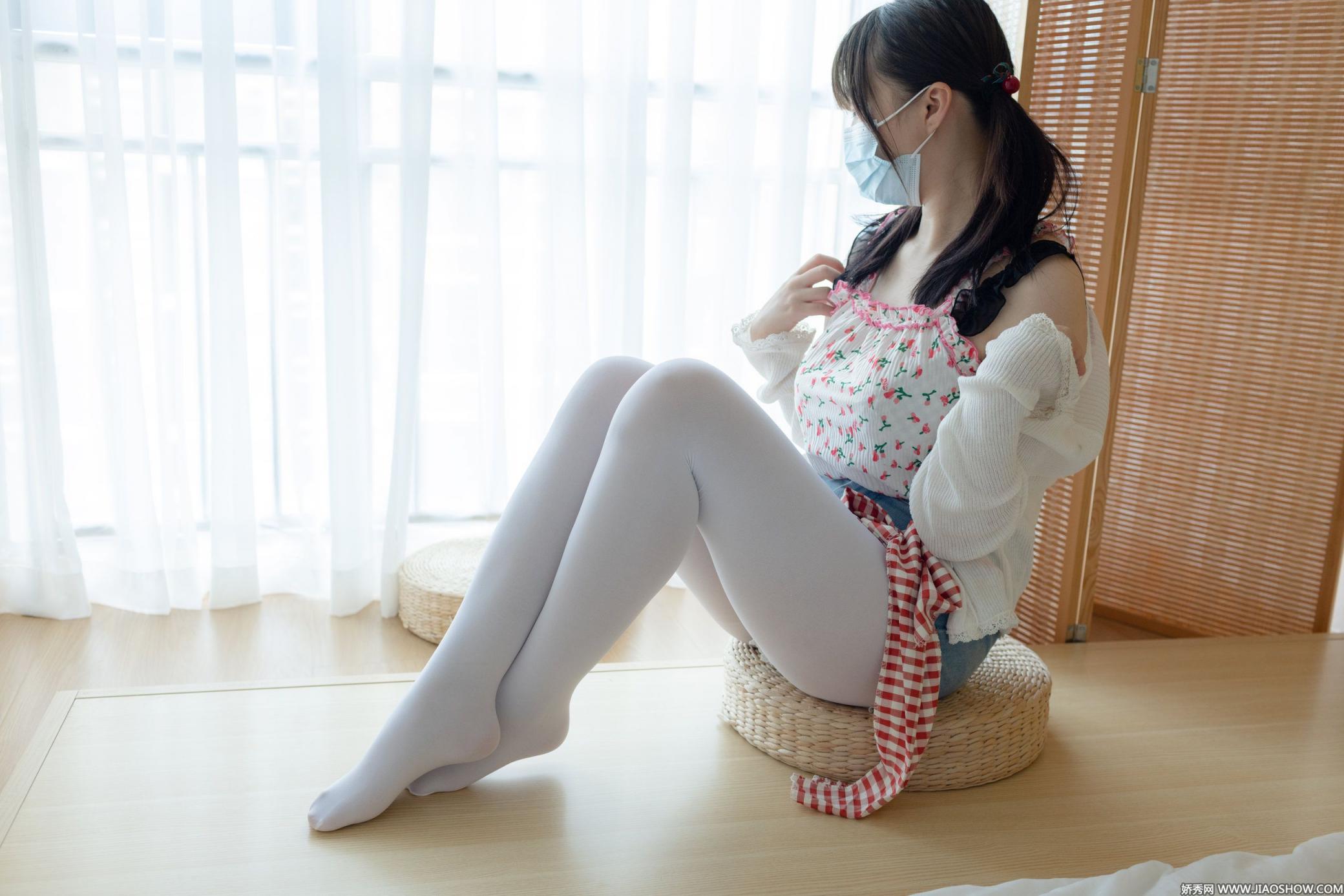 極品巨乳白絲微胖女孩兒