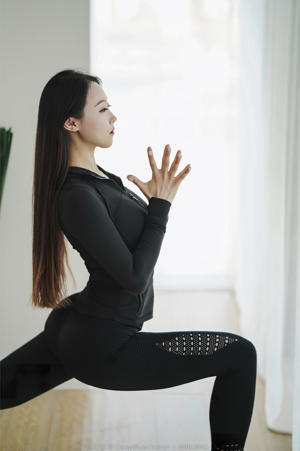 體態優美的瑜伽妹子