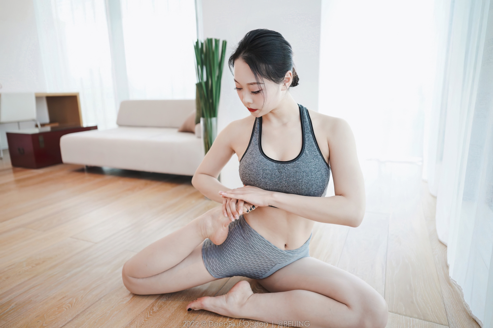 體態優美的瑜伽妹子