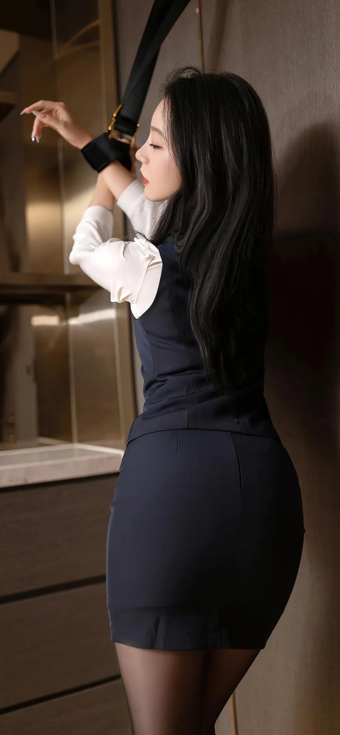 安然黑絲職業制服誘惑