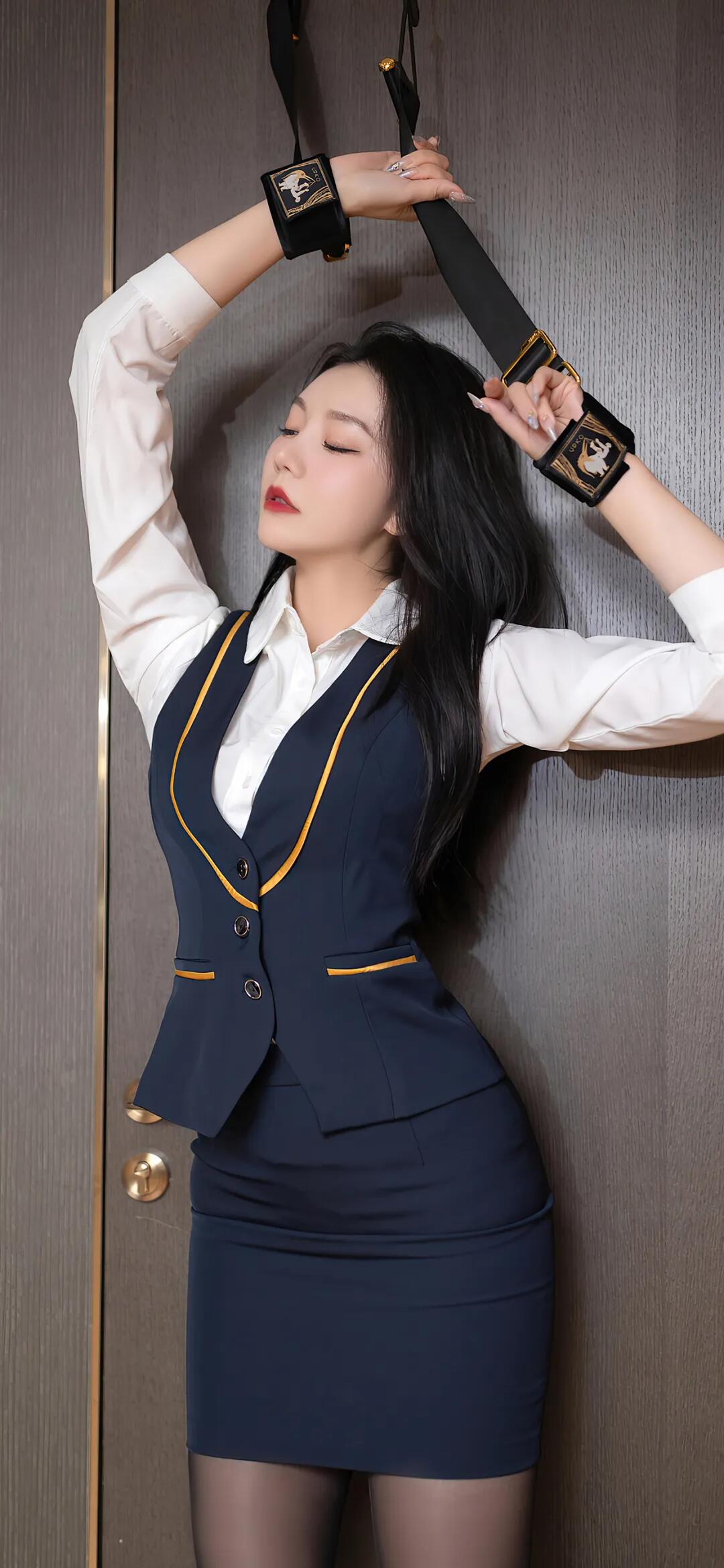 安然黑絲職業制服誘惑