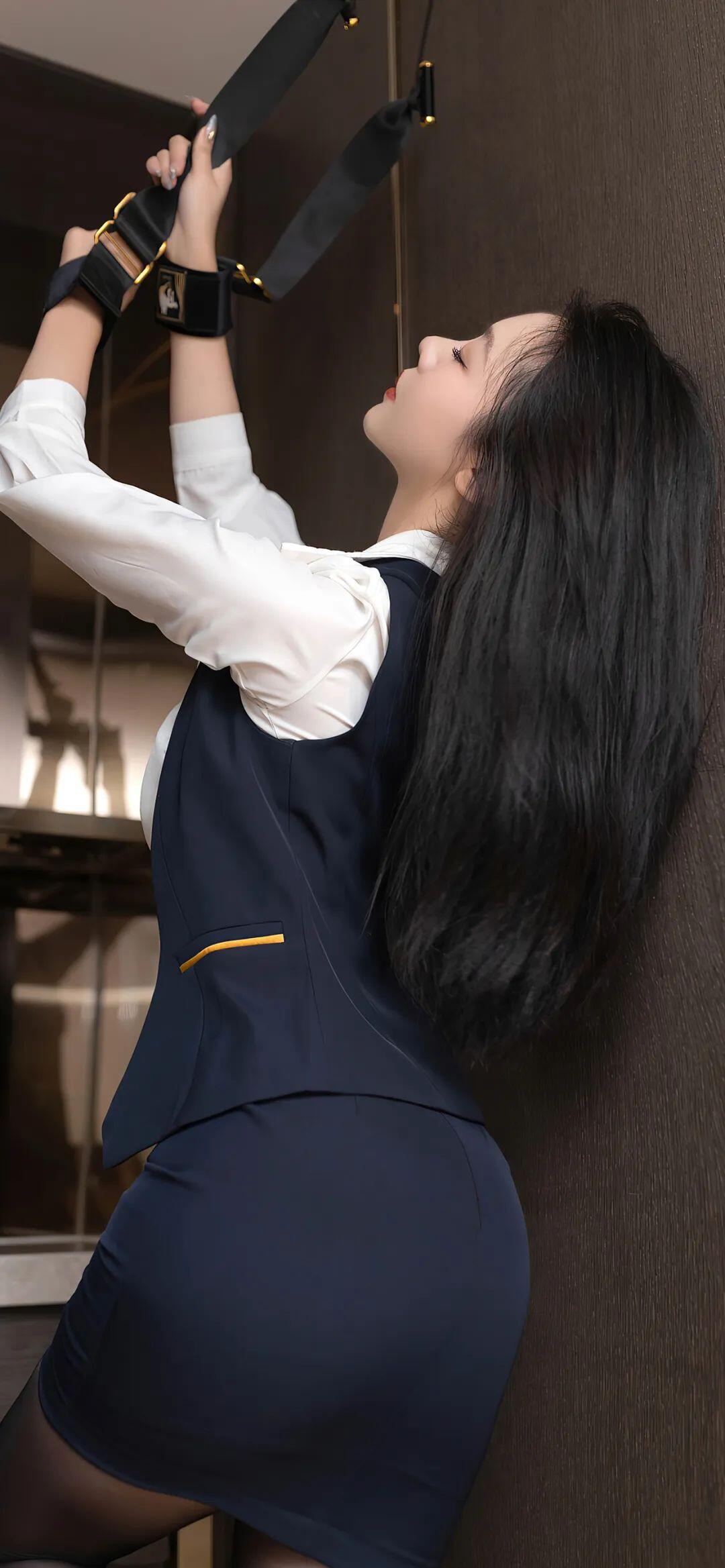 安然黑絲職業制服誘惑