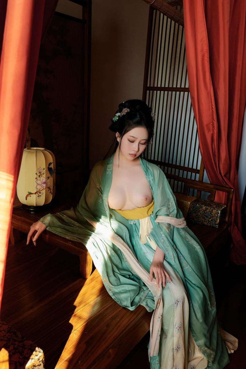 古裝妹子極品圓潤的美乳[39P]