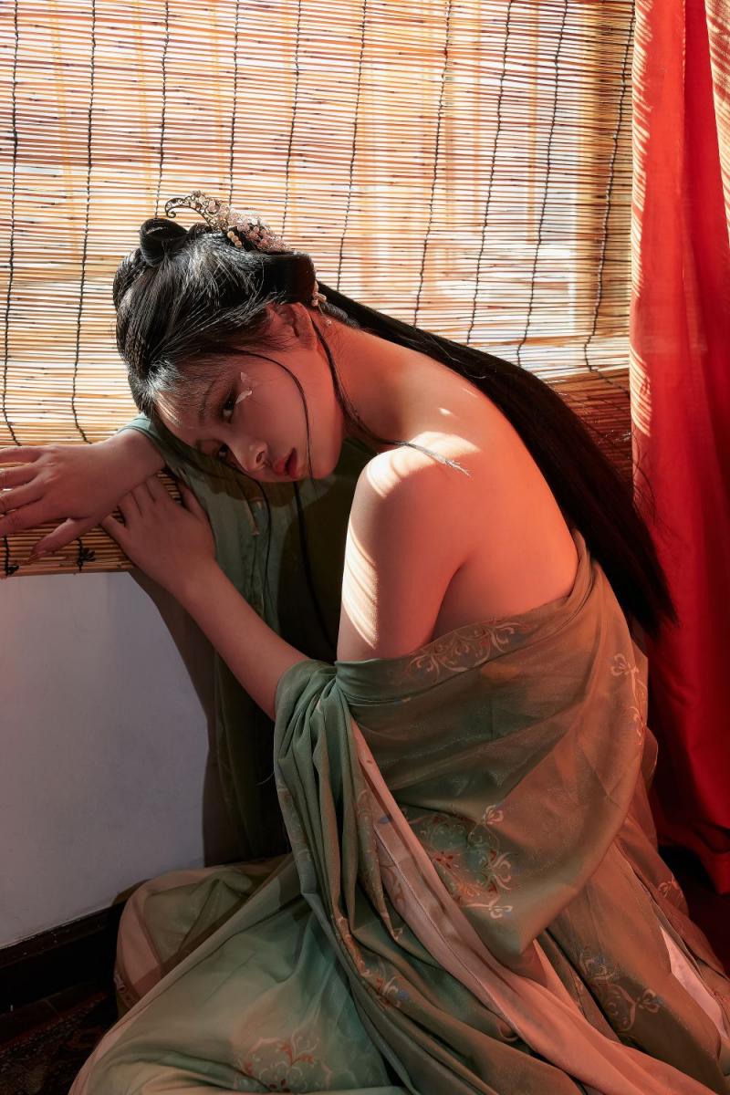 古裝妹子極品圓潤的美乳[39P]