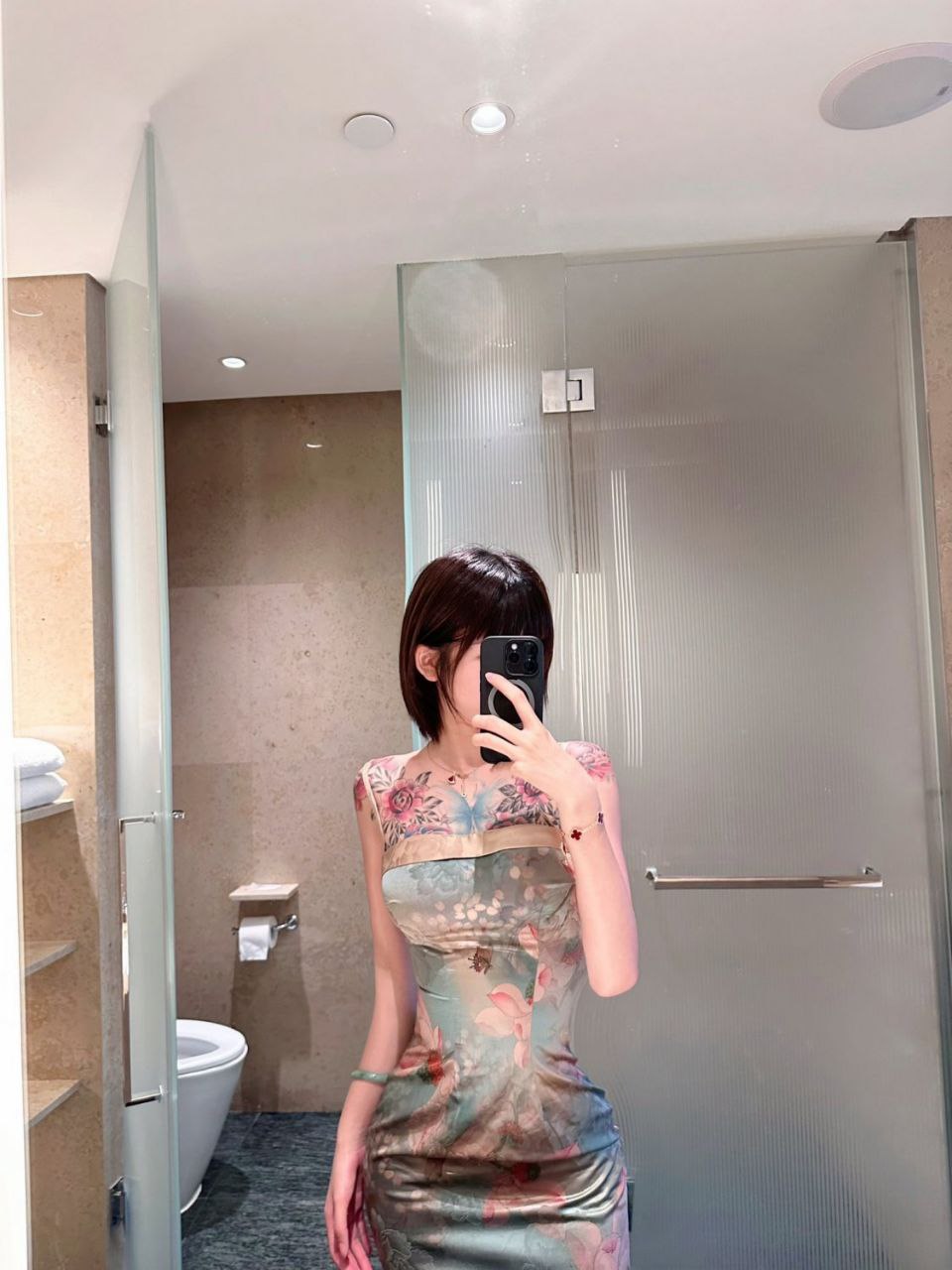 艸了這個(gè)社會(huì)女滿背棒子不得硬一圈
