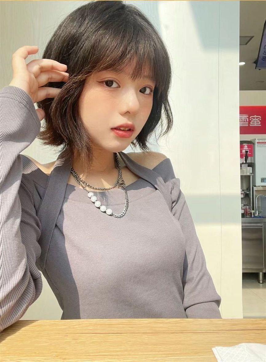 清純短發妹子 [11P]