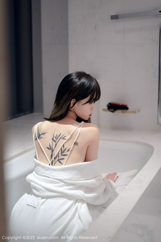 奶瓶. 完整版無水印寫真