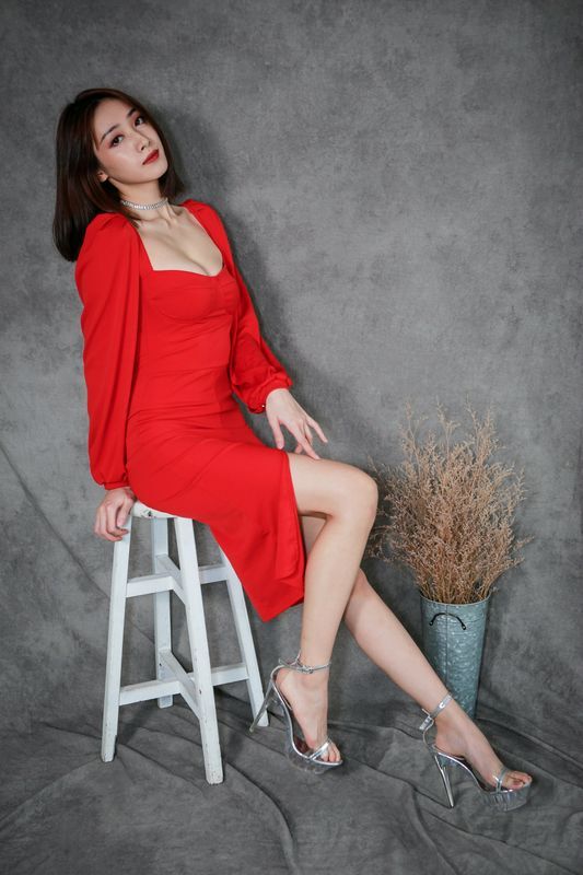 臺模美腿系列長腿美模段璟樂紅色小禮服高跟美腿外拍