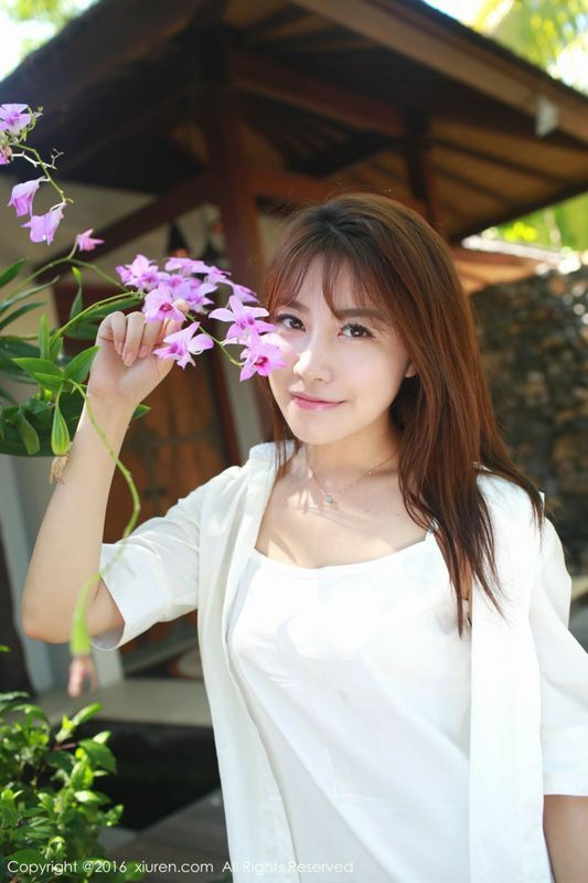 許諾Sabrina性感寫真