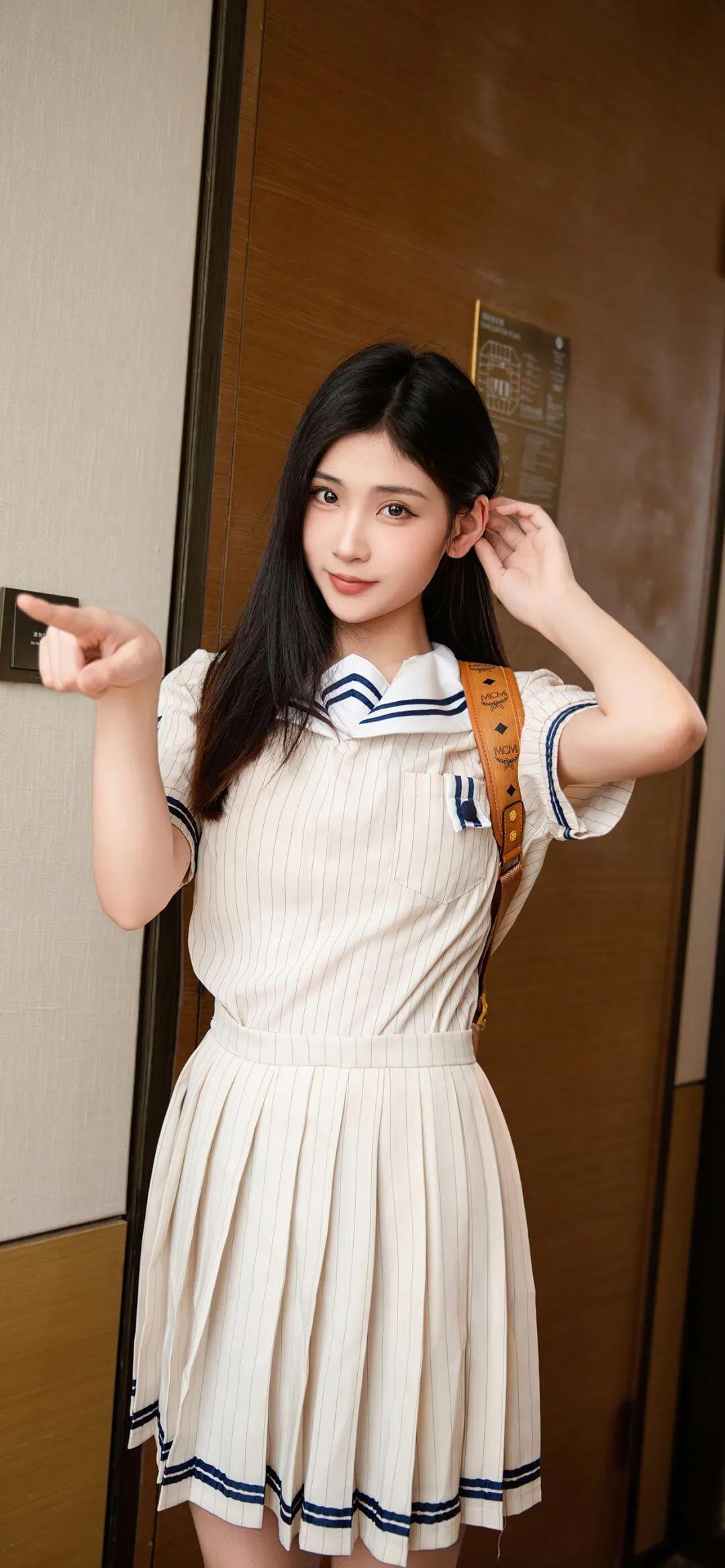 漂亮又性感的小妮子