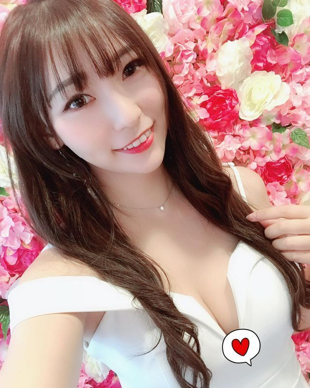 直播主薇娜Verna爆乳夾胸引誘人犯罪