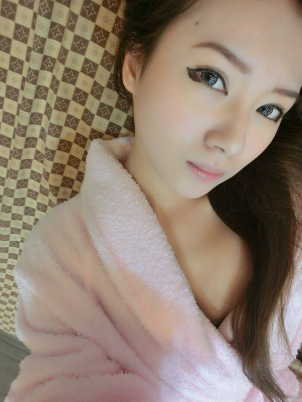 風(fēng)騷的妹子氣質(zhì)更加迷人